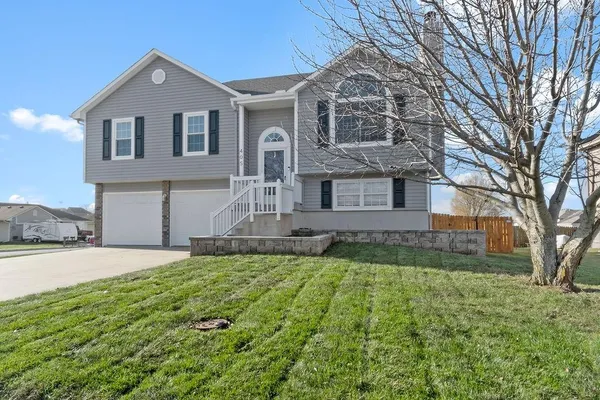$325,000 | 405 Sunny Lane, Raymore, MO 64083