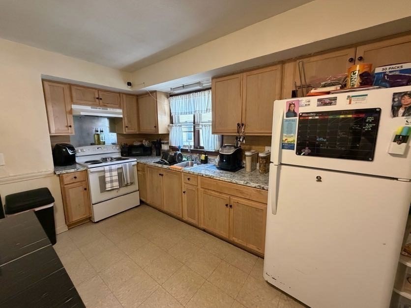 48 Acushnet Avenue Springfield, MA 01105 - Photo 4 of 21 Gallery Image 4