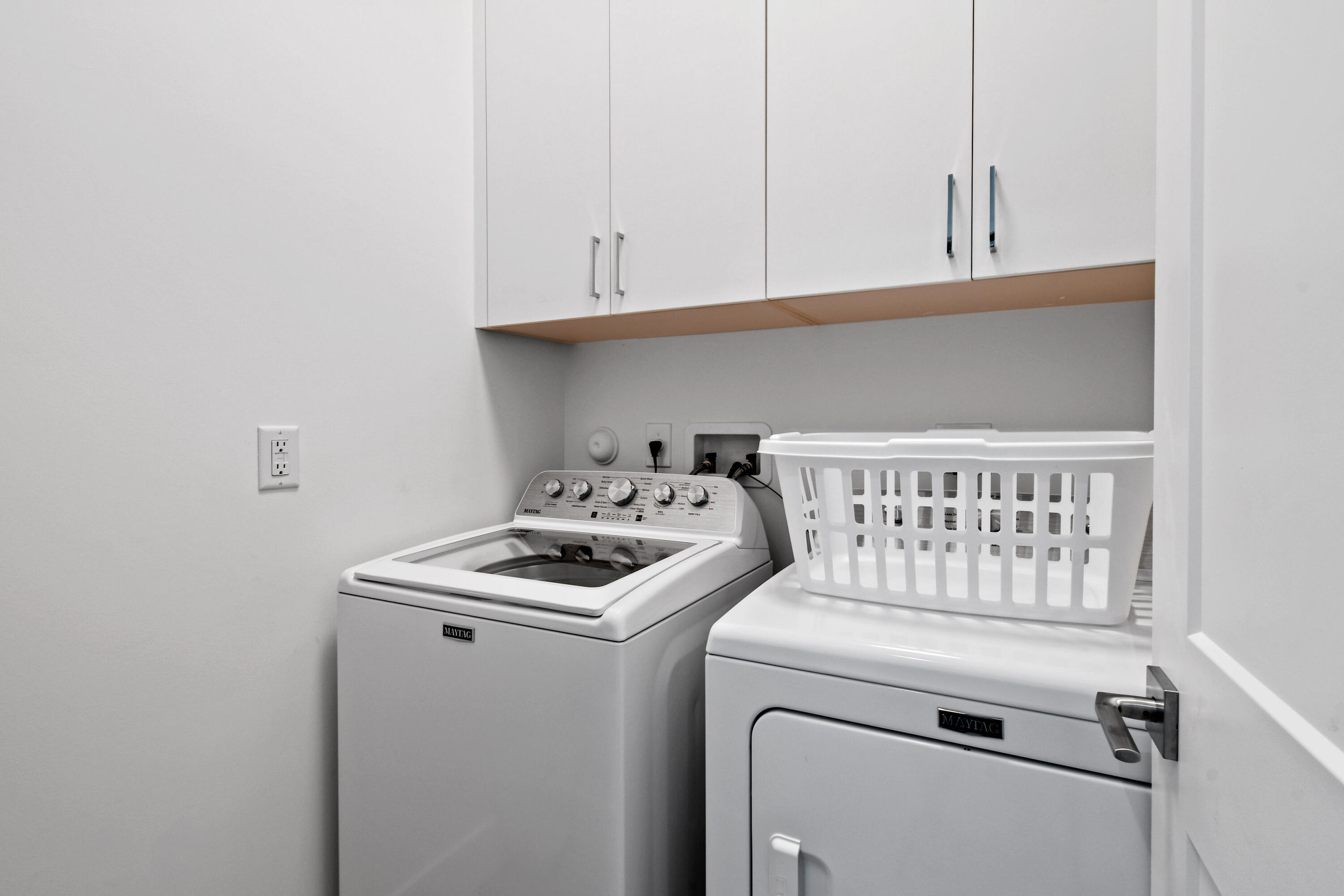 4650 Southeast Manatee Terrace Stuart, FL 34997 - Photo 38 of 95 a utility room with dryer and washer