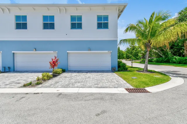 an aerial view of residential house with outdoor space and lake view
