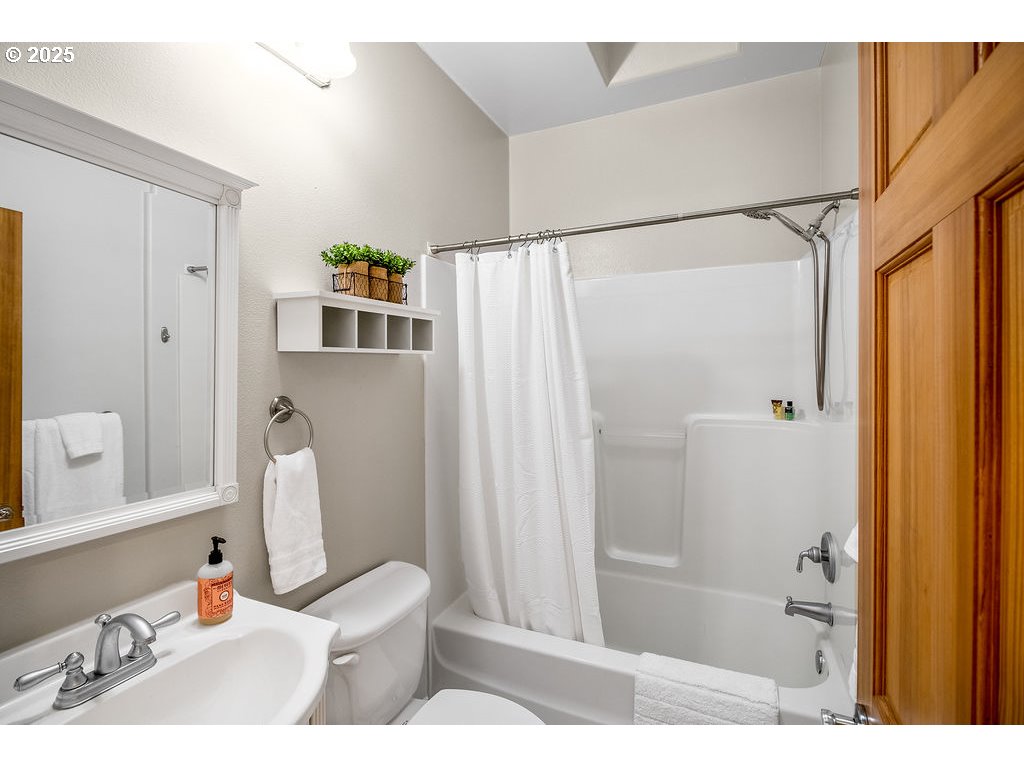 813 Howard Jordan Loop Dayton, OR 97114 - Photo 33 of 47