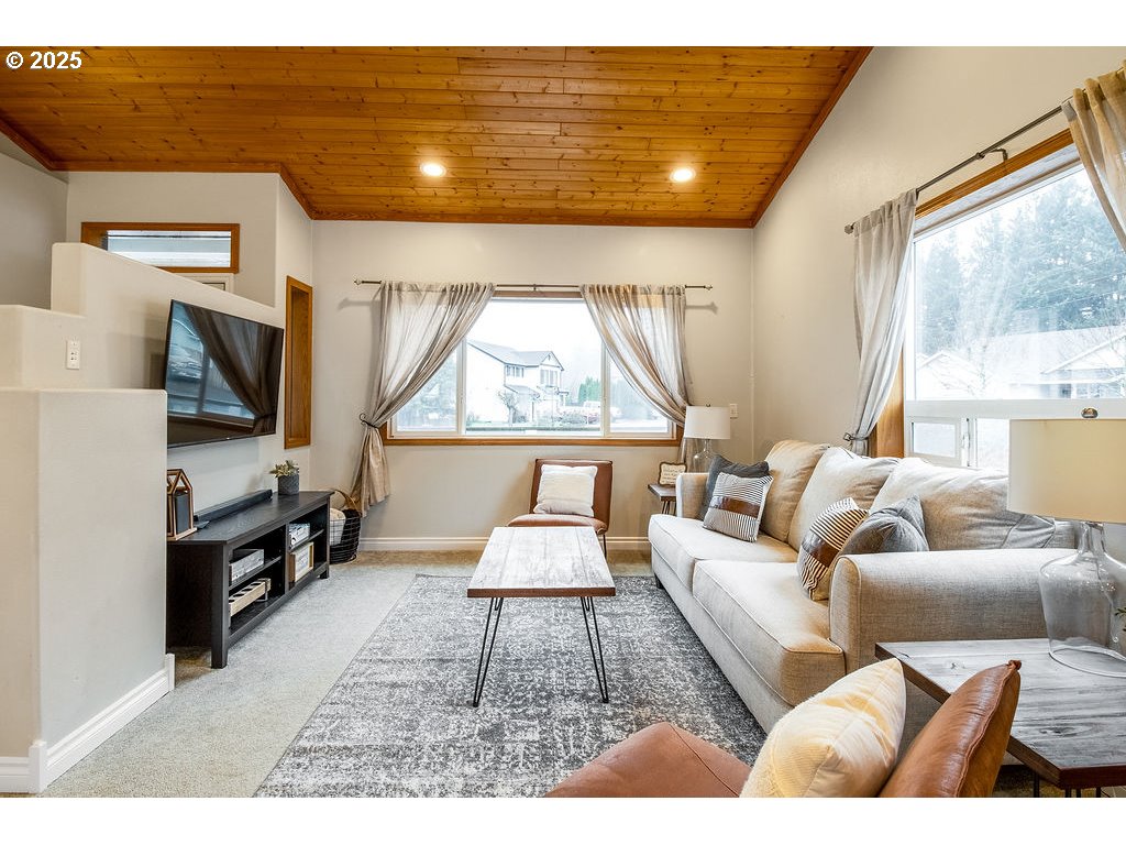 813 Howard Jordan Loop Dayton, OR 97114 - Photo 8 of 47