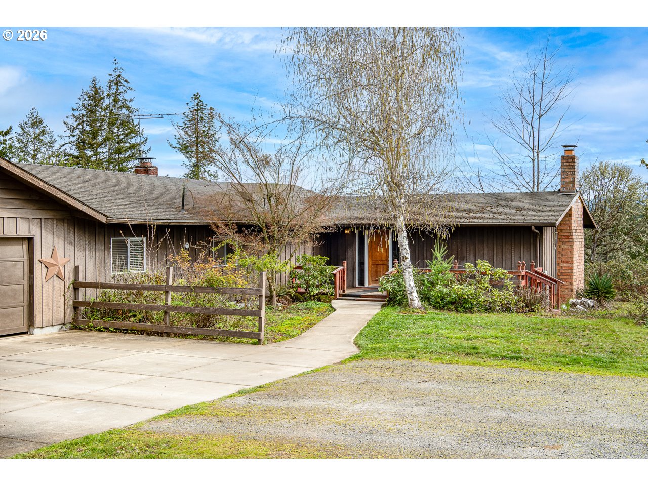 31514 Berlin Road Lebanon, OR 97355 - Photo 5 of 47 a view of a house with a garden