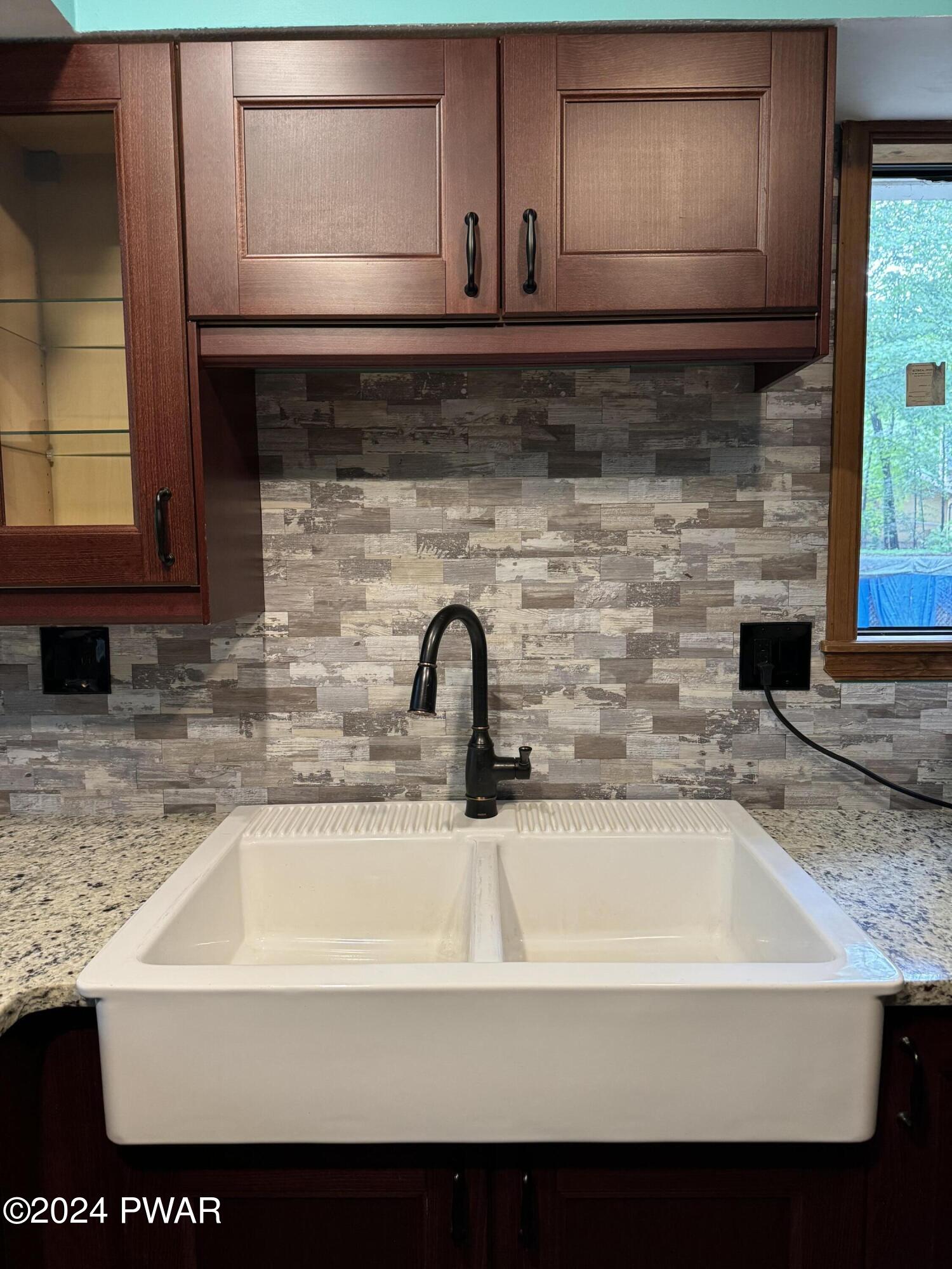 106 Carol Court Dingmans Ferry, PA 18328 - Photo 18 of 22 Kitchen