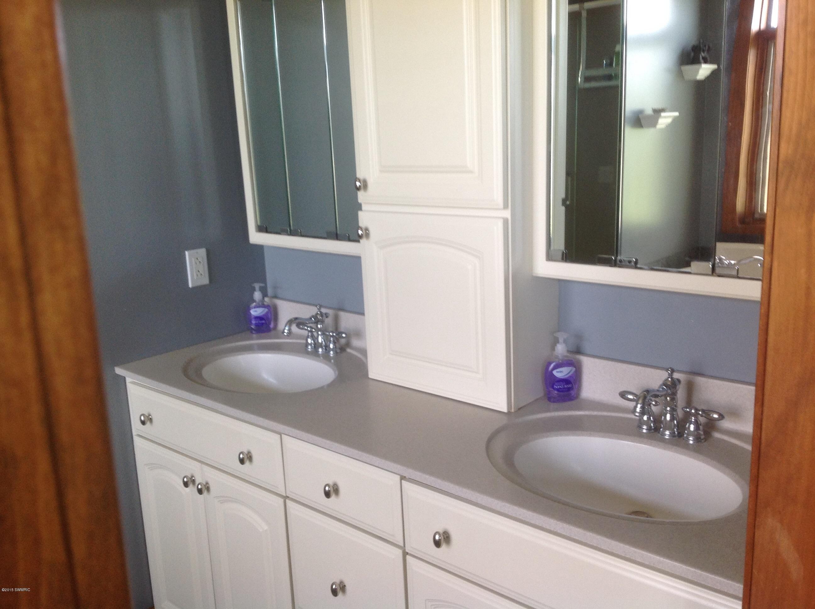 13265 Kelly Road Hickory Corners, MI 49060 - Photo 16 of 40 image
