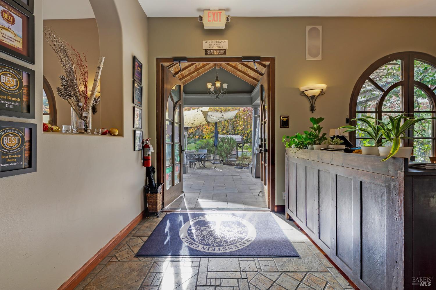 8050 Bodega Avenue Sebastopol, CA 95472 - Photo 17 of 45 a view of living room