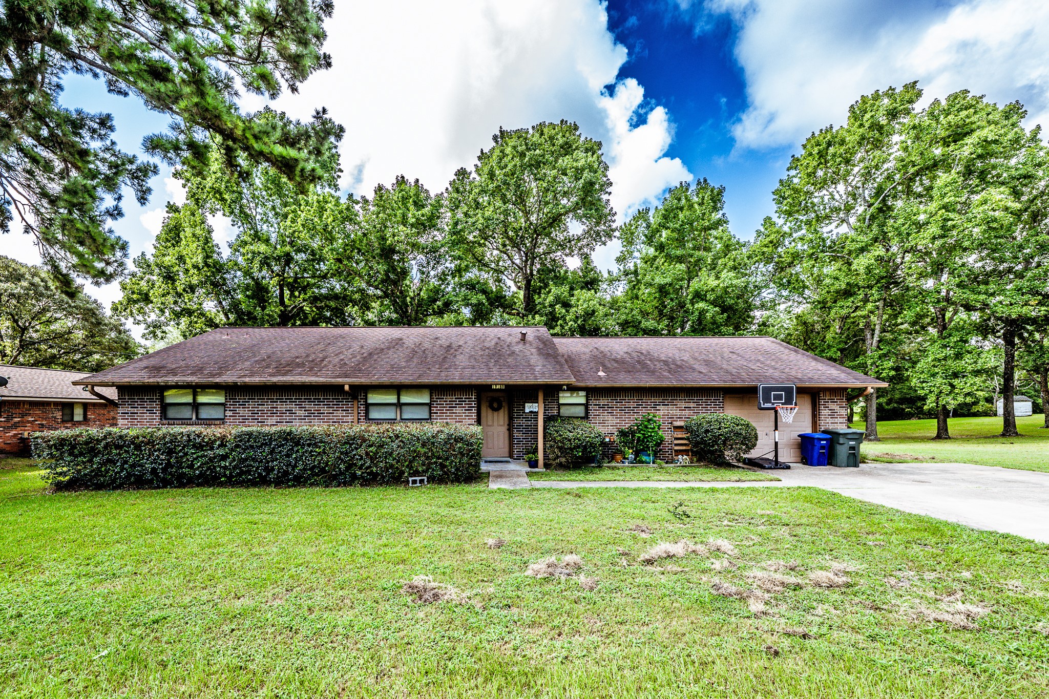 3304 Parr Drive Huntsville, TX 77320 - Photo 2 of 40 a front view of a house with garden