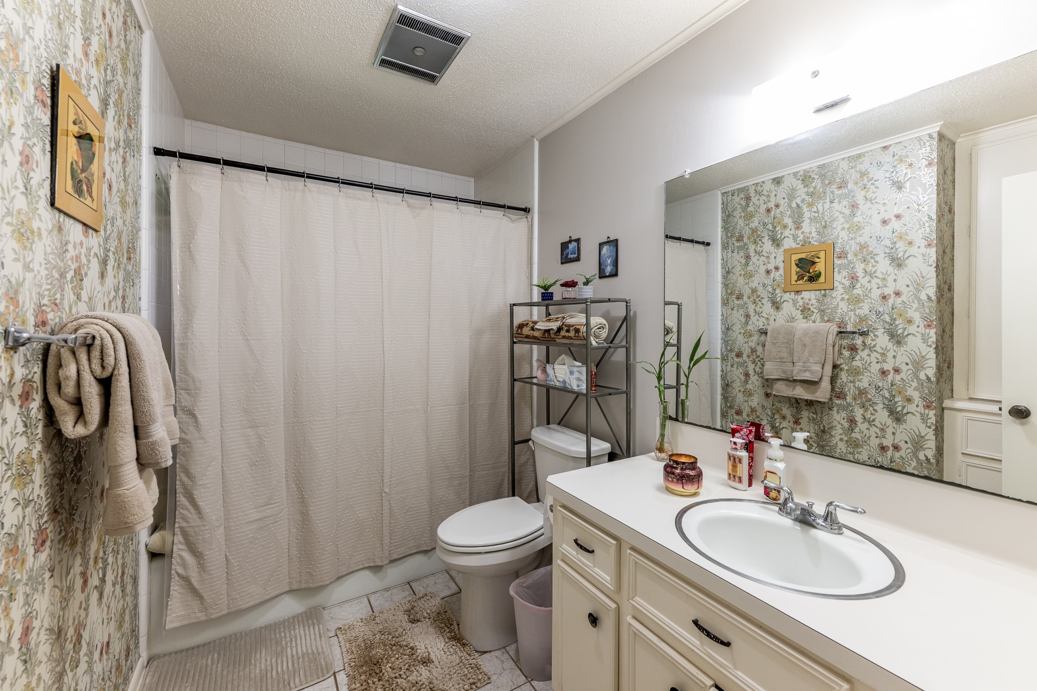3304 Parr Drive Huntsville, TX 77320 - Photo 22 of 40 a bathroom with a sink a toilet and shower