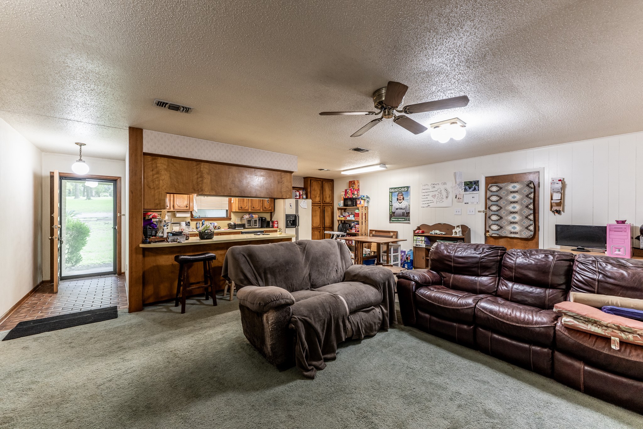 3304 Parr Drive Huntsville, TX 77320 - Photo 31 of 40 a living room with furniture ceiling fan and a rug