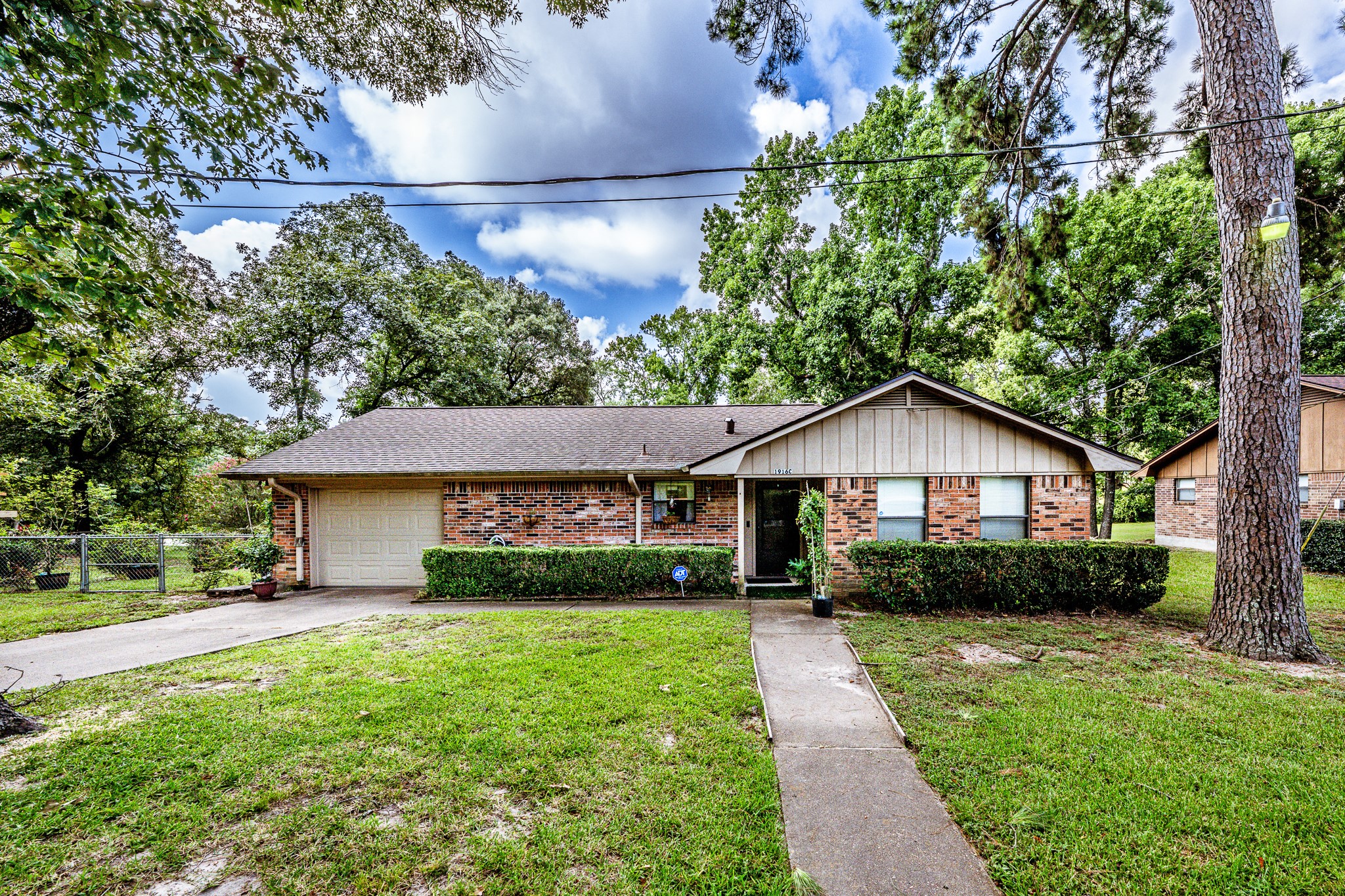 3304 Parr Drive Huntsville, TX 77320 - Photo 4 of 40 a front view of a house with a yard