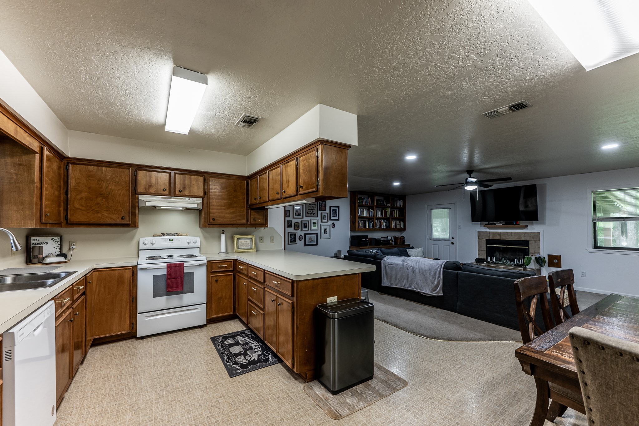 3304 Parr Drive Huntsville, TX 77320 - Photo 8 of 40 a kitchen with kitchen island a stove and a refrigerator