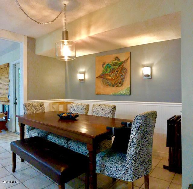 1416 Diller Road Ocean Springs, MS 39564 - Photo 8 of 34 Dinning