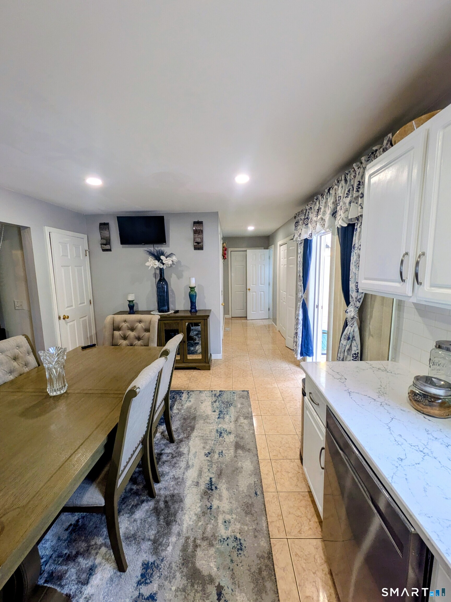 585 Congress Avenue Waterbury, CT 06708 - Photo 5 of 14