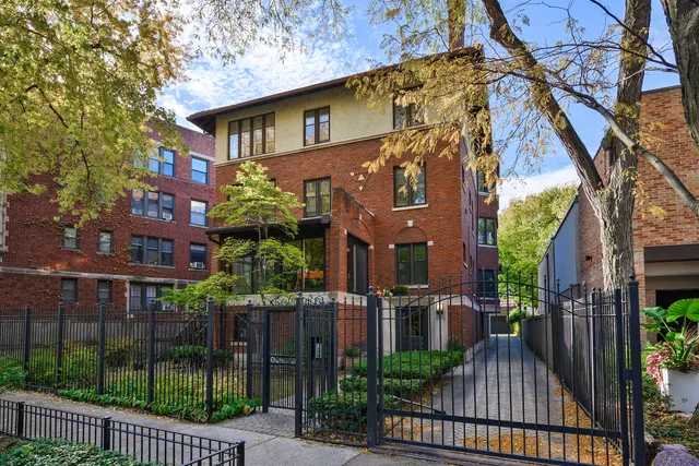 $850,000 | 4224 North Hazel Street, Unit 3, Chicago, IL 60613