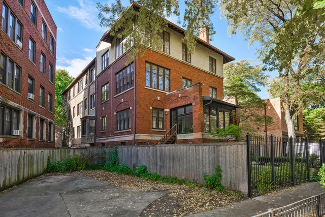 $850,000 | 4224 North Hazel Street, Unit 3, Chicago, IL 60613