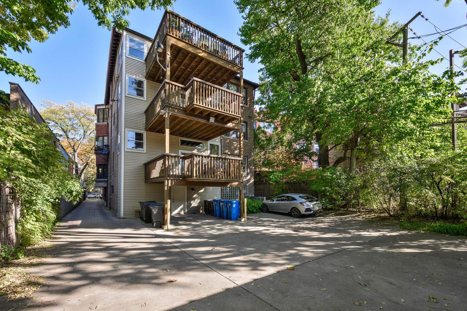 4224 North Hazel Street, Unit 3 Chicago, IL 60613 - Photo 33 of 33 a view of a street with houses