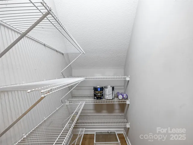 a view of entryway and kitchen