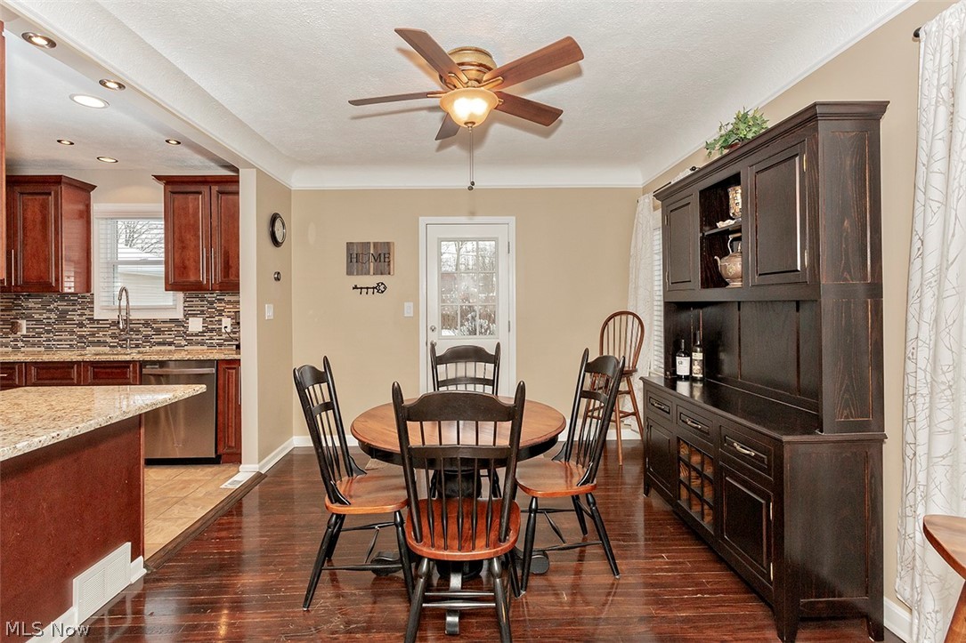 3886 Bethany Road Cleveland, OH 44118 - Photo 10 of 35