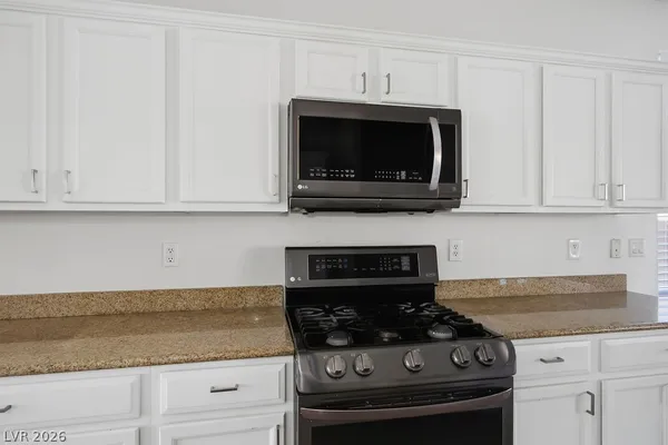 $2,695 | 3934 Gaster Avenue, North Las Vegas, NV 89081