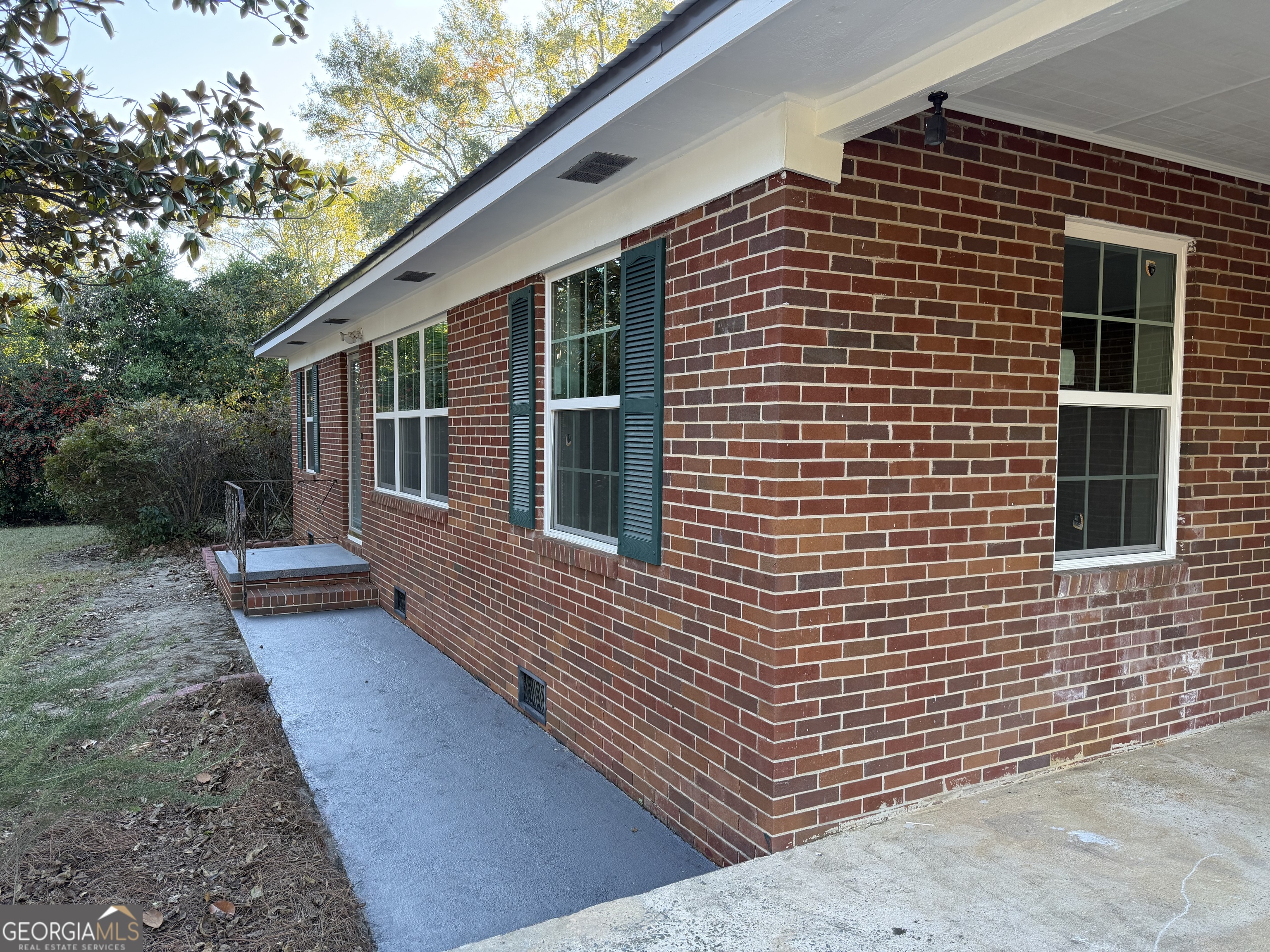 116 Country Club Road Dublin, GA 31021 - Photo 3 of 22 a view of a brick house with many windows
