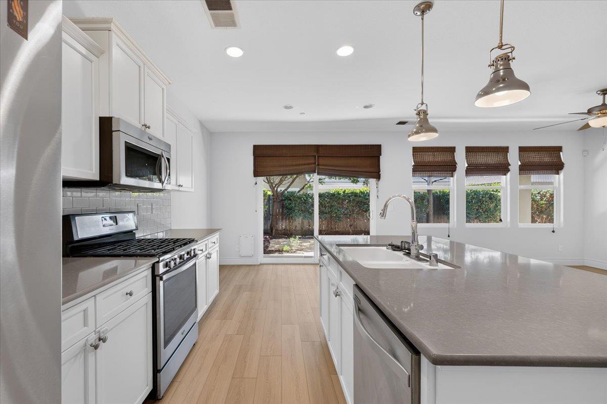 3532 Hampton Way Clovis, CA 93619 - Photo 9 of 24