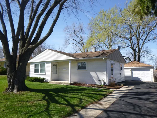 $269,900 | 30 Aspen Lane, Carpentersville, IL 60110