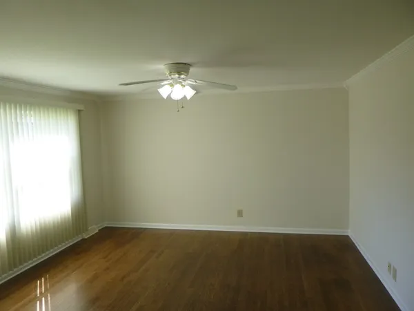 $269,900 | 30 Aspen Lane, Carpentersville, IL 60110