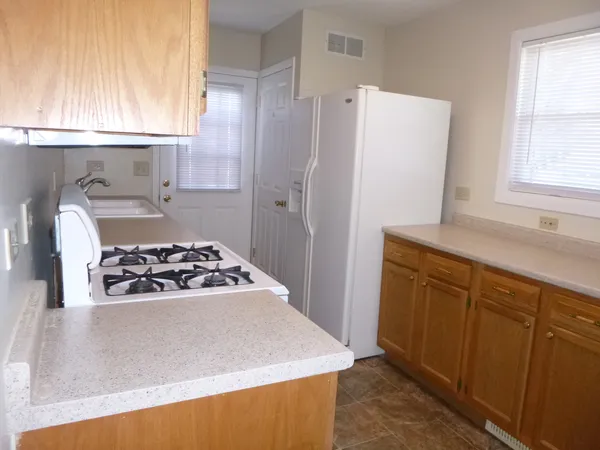 $269,900 | 30 Aspen Lane, Carpentersville, IL 60110