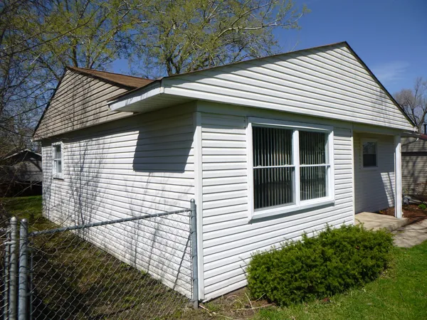 $269,900 | 30 Aspen Lane, Carpentersville, IL 60110