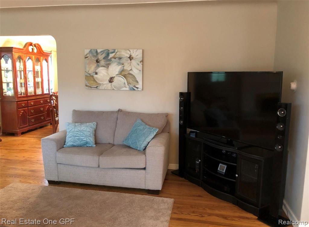 1876 Broadstone Road Grosse Pointe Woods, MI 48236 - Photo 6 of 53