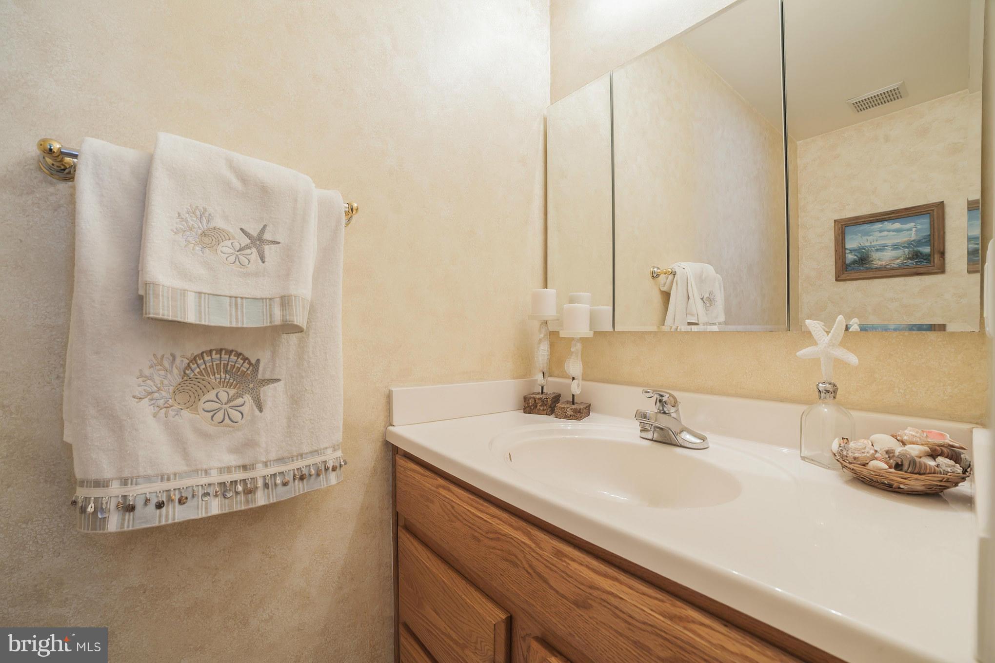 227 Bar Harbor Road Pasadena, MD 21122 - Photo 13 of 30 Main Level Half Bath