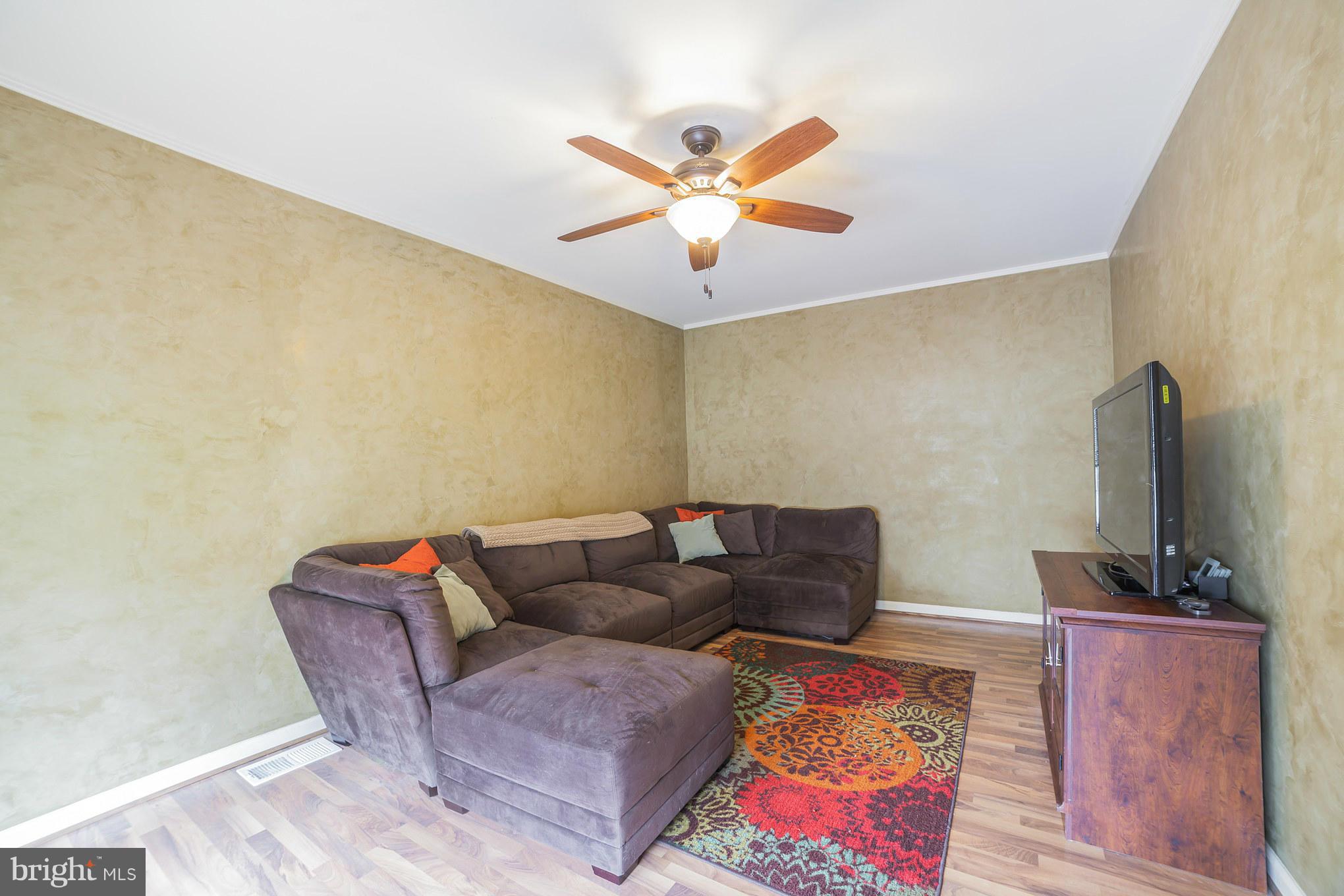 227 Bar Harbor Road Pasadena, MD 21122 - Photo 6 of 30 Family Room