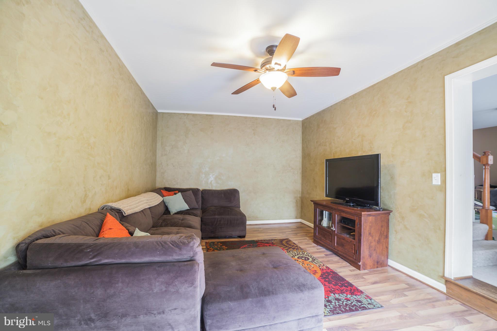 227 Bar Harbor Road Pasadena, MD 21122 - Photo 7 of 30 Family Room