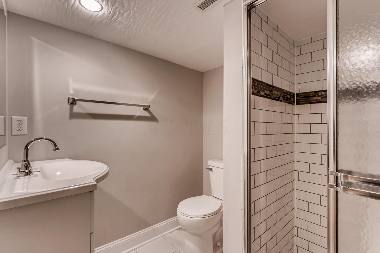 631 Glendora Road Columbus, OH 43207 - Photo 13 of 27 Gallery Image 13