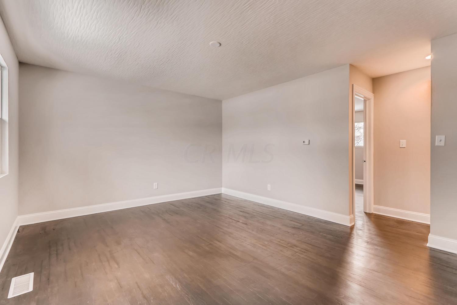 631 Glendora Road Columbus, OH 43207 - Photo 4 of 27 Gallery Image 4