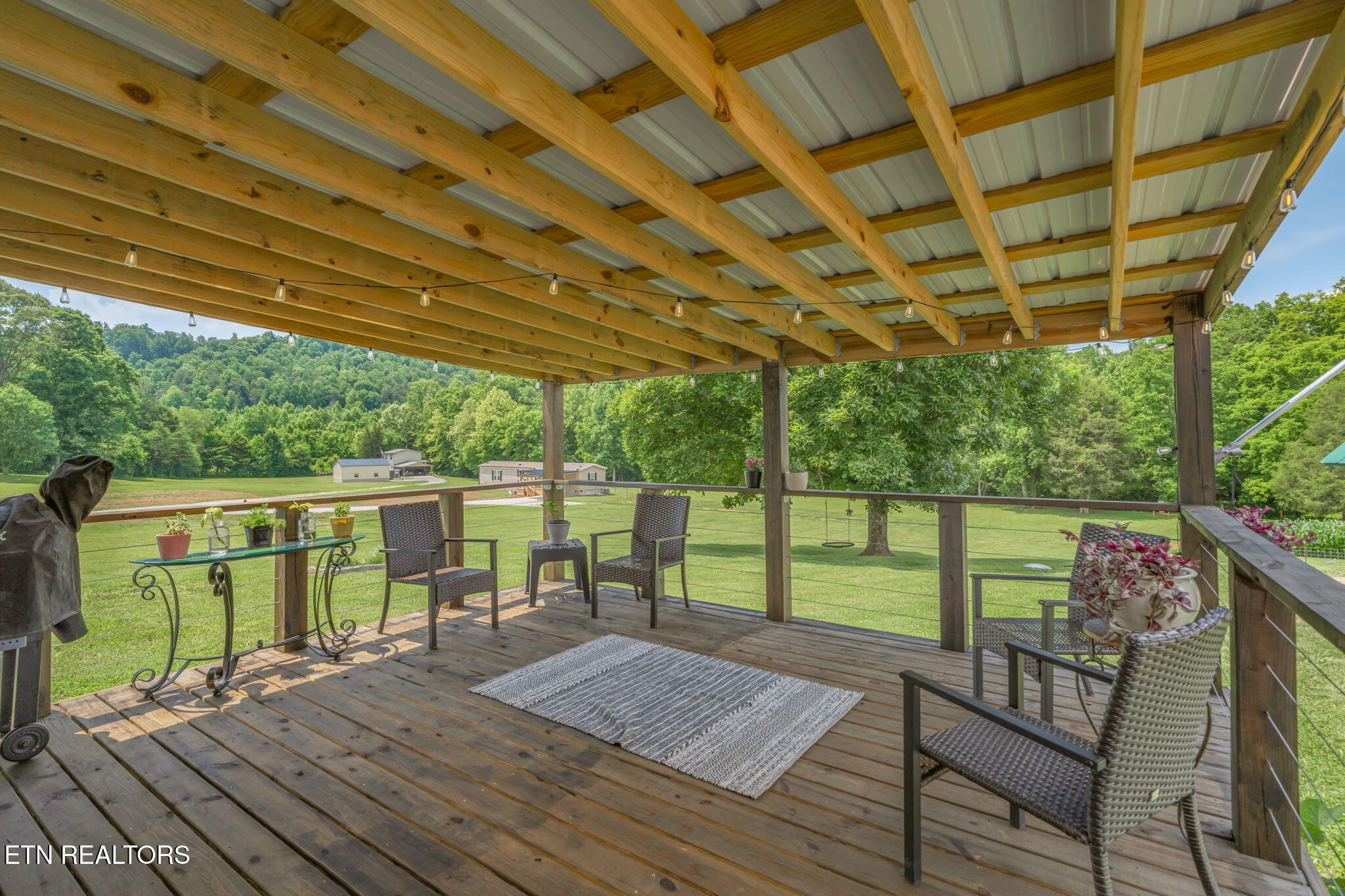 286 JD Farm Road Tellico Plains, TN 37385 - Photo 29 of 58 COVERED DECK