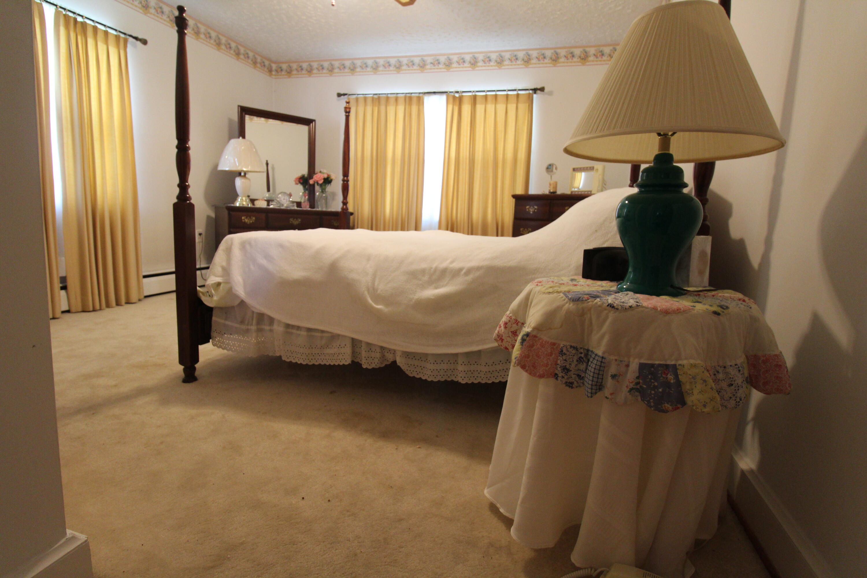 118 Central Avenue Hinton, WV 25951 - Photo 17 of 34 Bedroom 2
