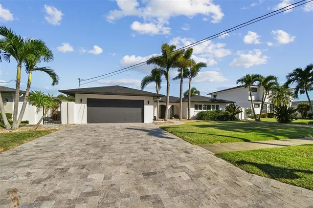 $1,799,990 | 320 Palm Island Northeast, Clearwater Beach, FL 33767