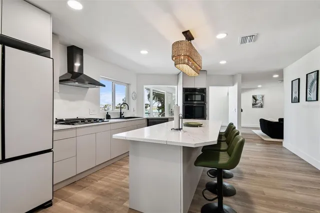 $1,799,990 | 320 Palm Island Northeast, Clearwater Beach, FL 33767