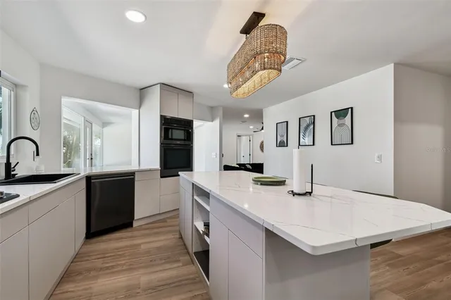 $1,799,990 | 320 Palm Island Northeast, Clearwater Beach, FL 33767