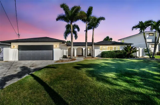 $1,799,990 | 320 Palm Island Northeast, Clearwater Beach, FL 33767