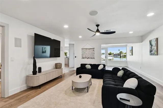 $1,799,990 | 320 Palm Island Northeast, Clearwater Beach, FL 33767