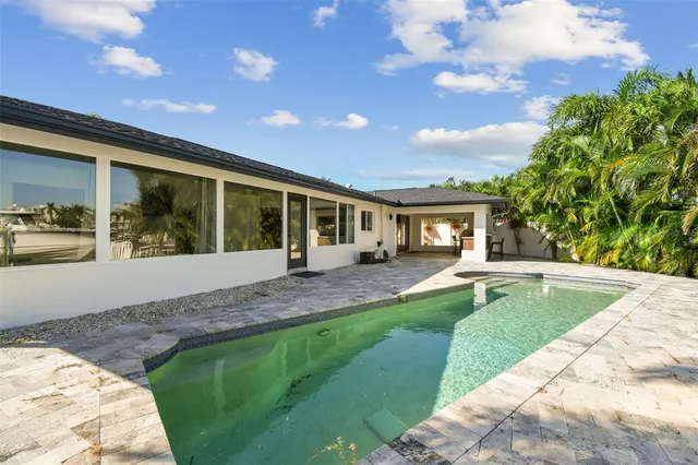 $1,799,990 | 320 Palm Island Northeast, Clearwater Beach, FL 33767