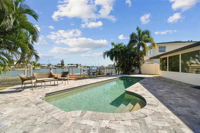 $1,799,990 | 320 Palm Island Northeast, Clearwater Beach, FL 33767