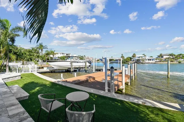 $1,799,990 | 320 Palm Island Northeast, Clearwater Beach, FL 33767