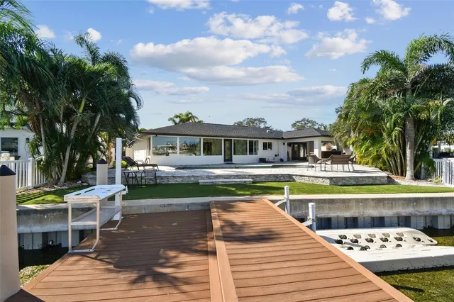 $1,799,990 | 320 Palm Island Northeast, Clearwater Beach, FL 33767