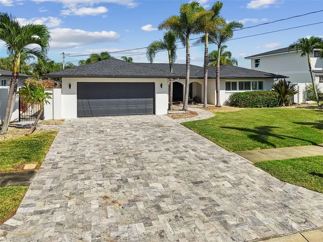 $1,799,990 | 320 Palm Island Northeast, Clearwater Beach, FL 33767