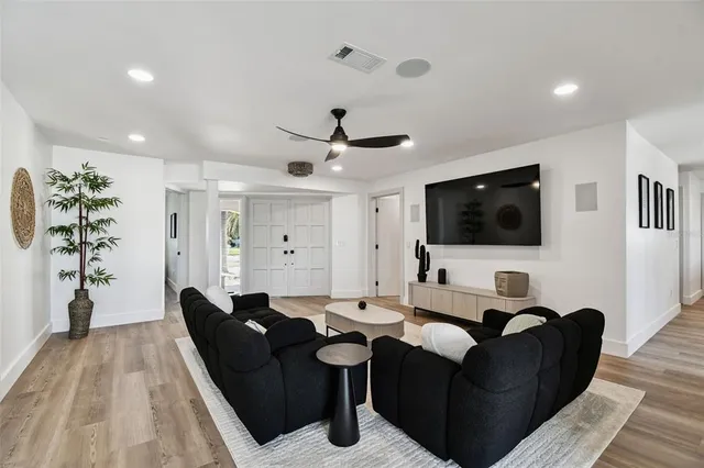 $1,799,990 | 320 Palm Island Northeast, Clearwater Beach, FL 33767