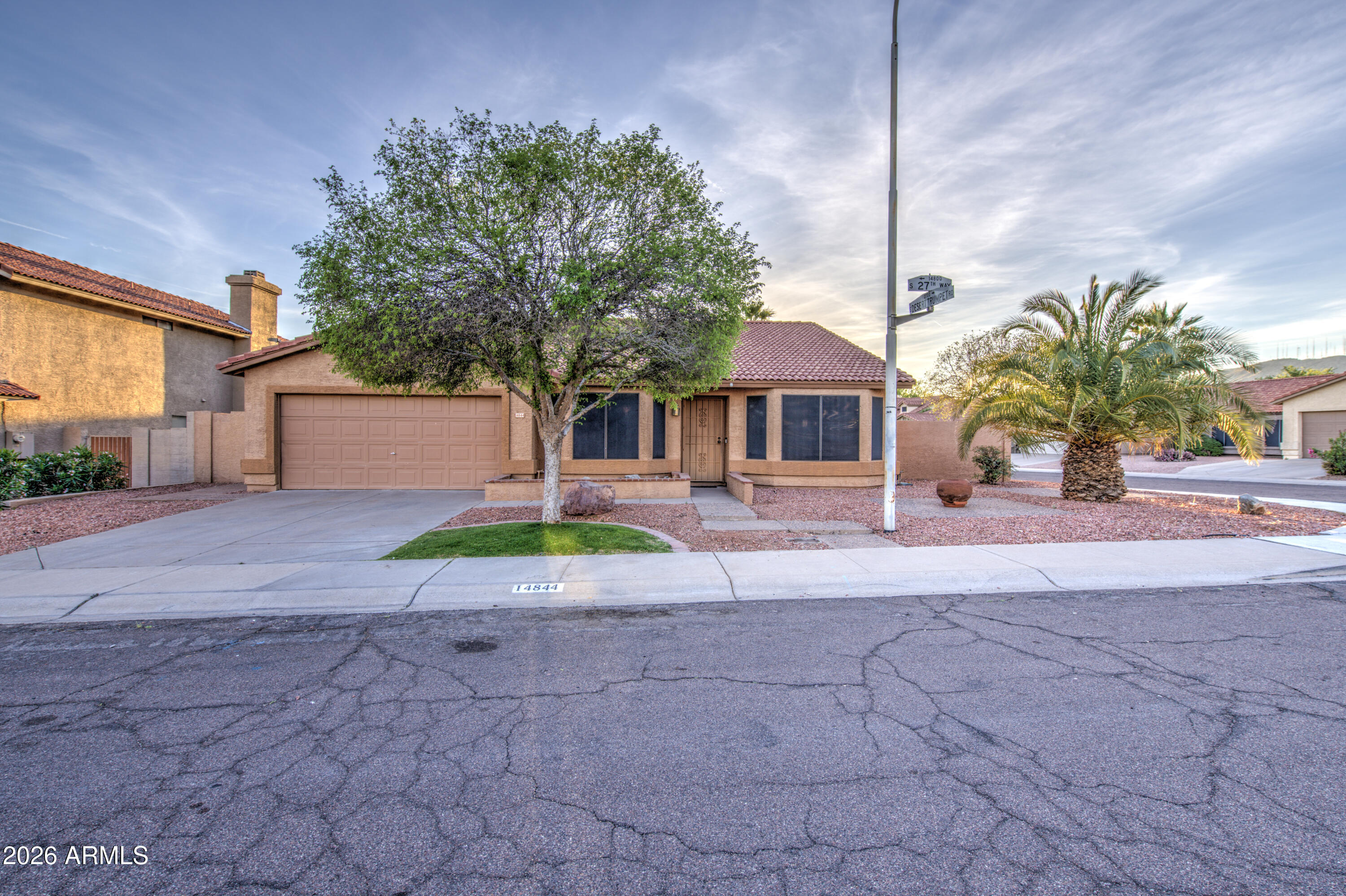 14844 South 27th Way Phoenix, AZ 85048 - Photo 5 of 45 Front 4
