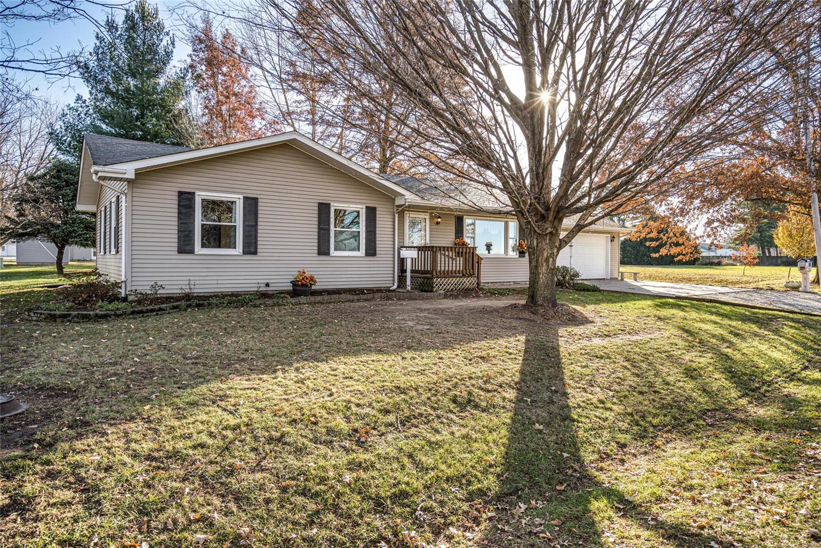 109 Maple Street Raymond, IL 62560 - Photo 2 of 21